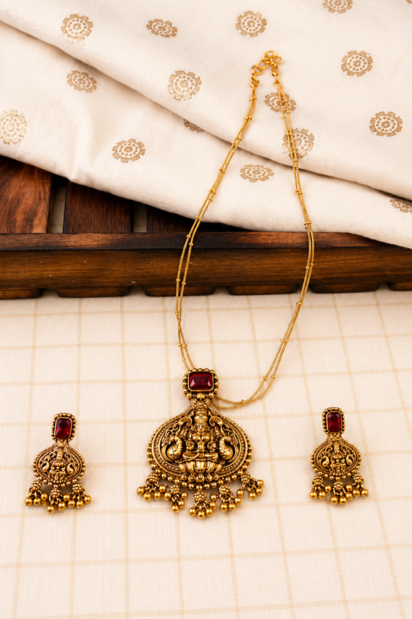 Lakshmi Pendant Necklace Set